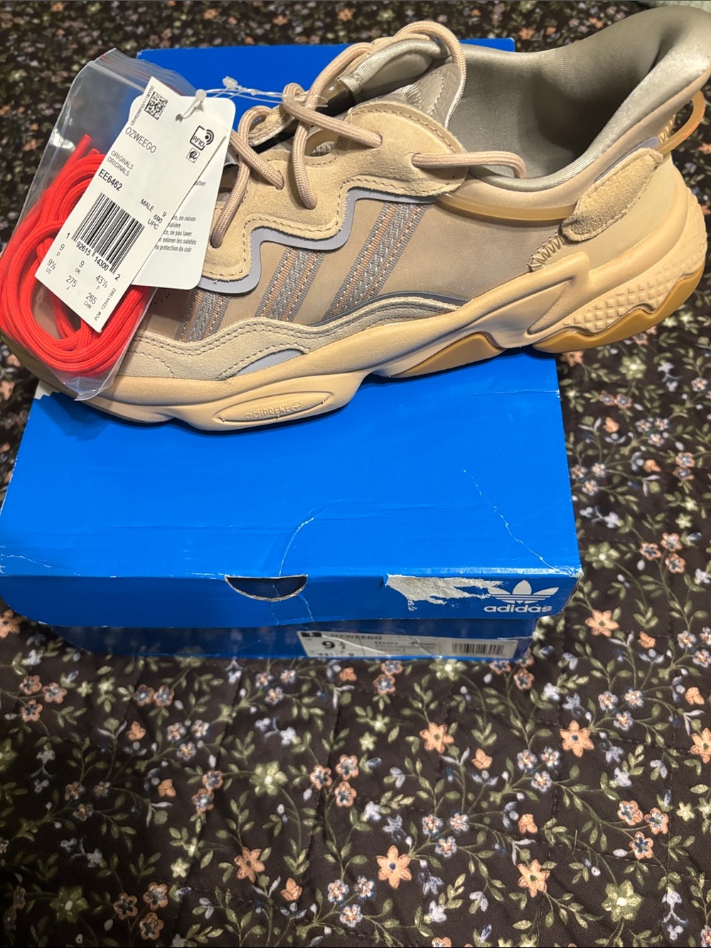 adidas Men’s Beige/Ozweego sneakers